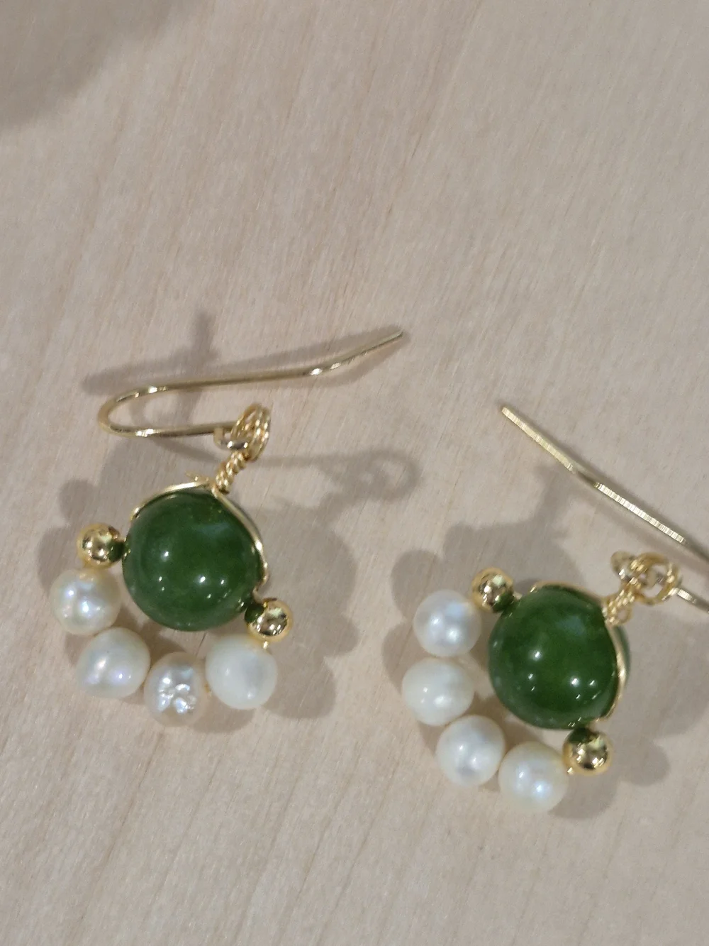 🎉🎉NEW🎉🎉 GOEGEOUS!! 14kt Gold FilledJADE AND FRESHWATER Pearl Dangle Earrings